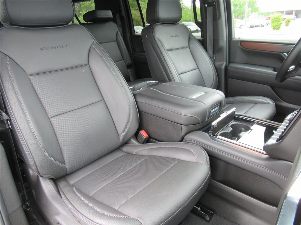 Used 2025 GMC Yukon XL Denali image 9