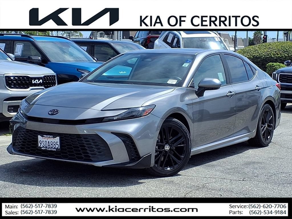 Used 2025 Toyota Camry SE w/ Convenience Package FWD image 1