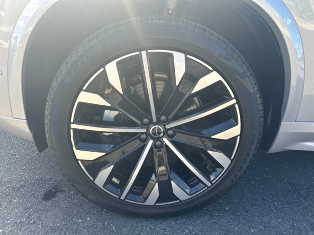 Certified 2025 Volvo XC90 B5 Plus AWD/4WD image 9