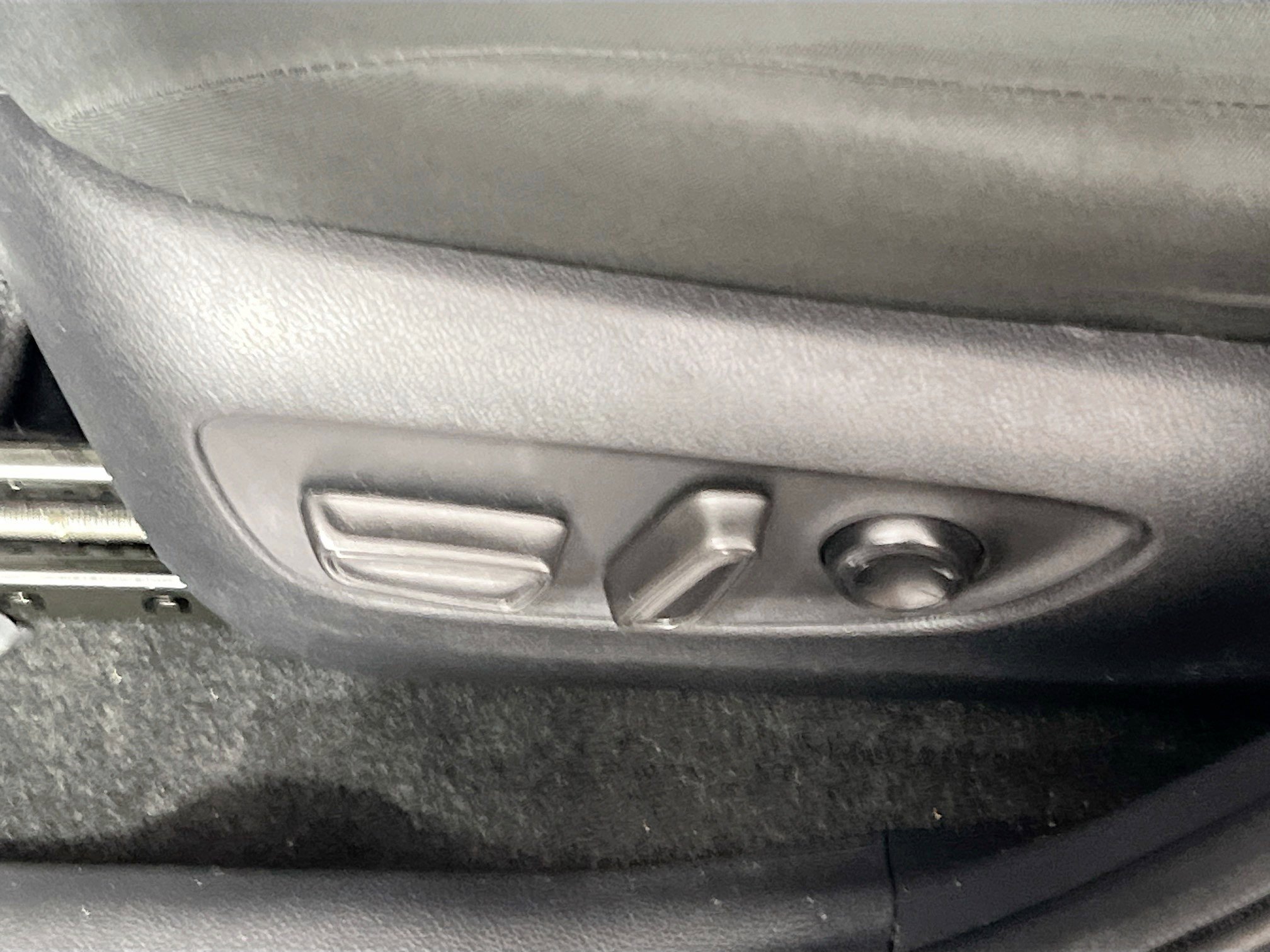 Used 2021 Toyota RAV4 XLE image 15