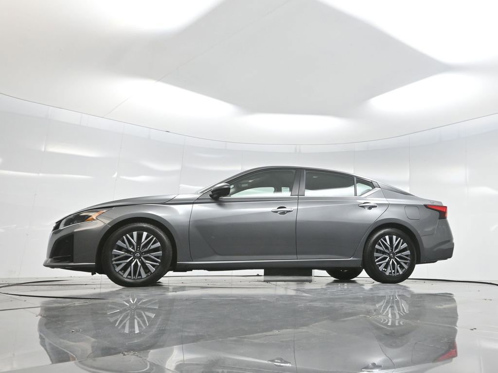 Used 2024 Nissan Altima 2.5 SV image 7