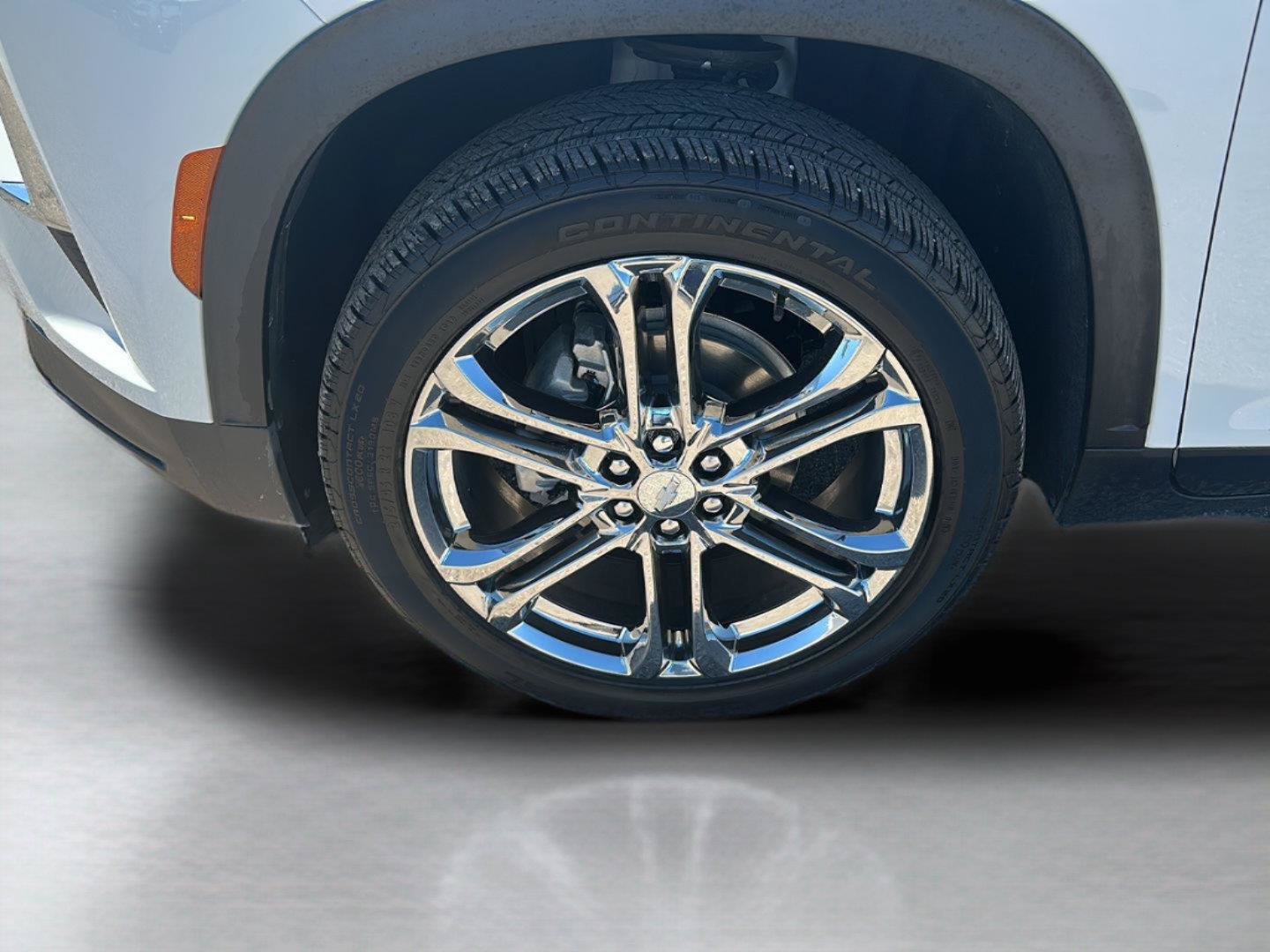 Used 2025 Chevrolet Traverse LT w/ LPO, Floor Liner Package FWD image 12