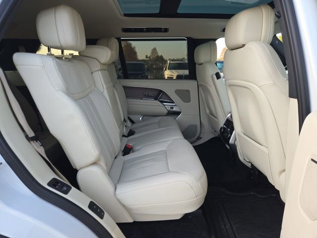 Used 2023 Land Rover Range Rover Long Wheelbase SE image 11