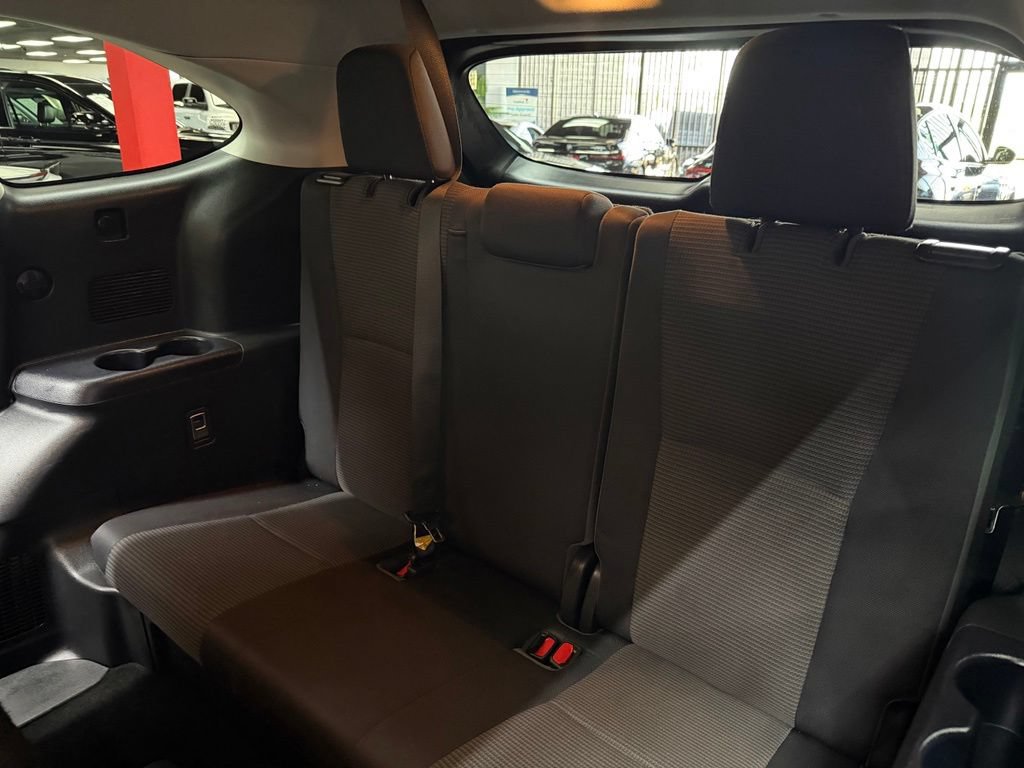 Used 2020 Toyota Highlander LE FWD image 42
