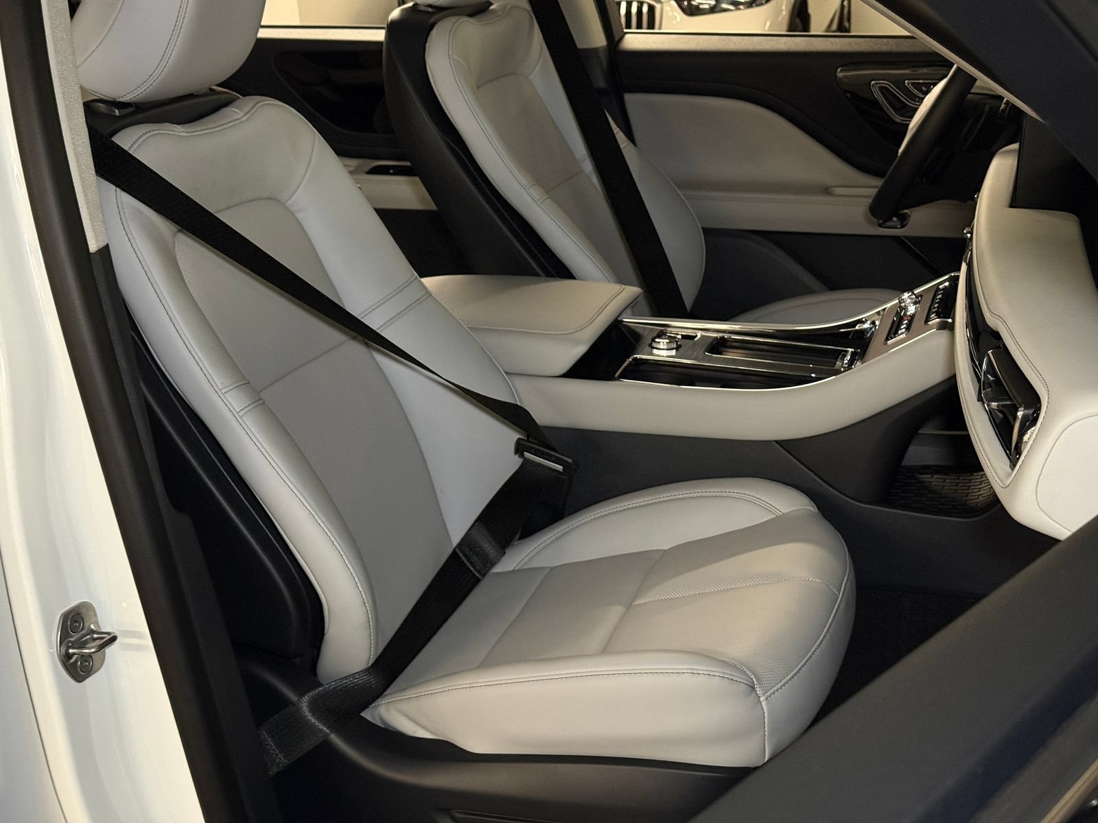 New 2026 Lincoln Aviator AWD image 13