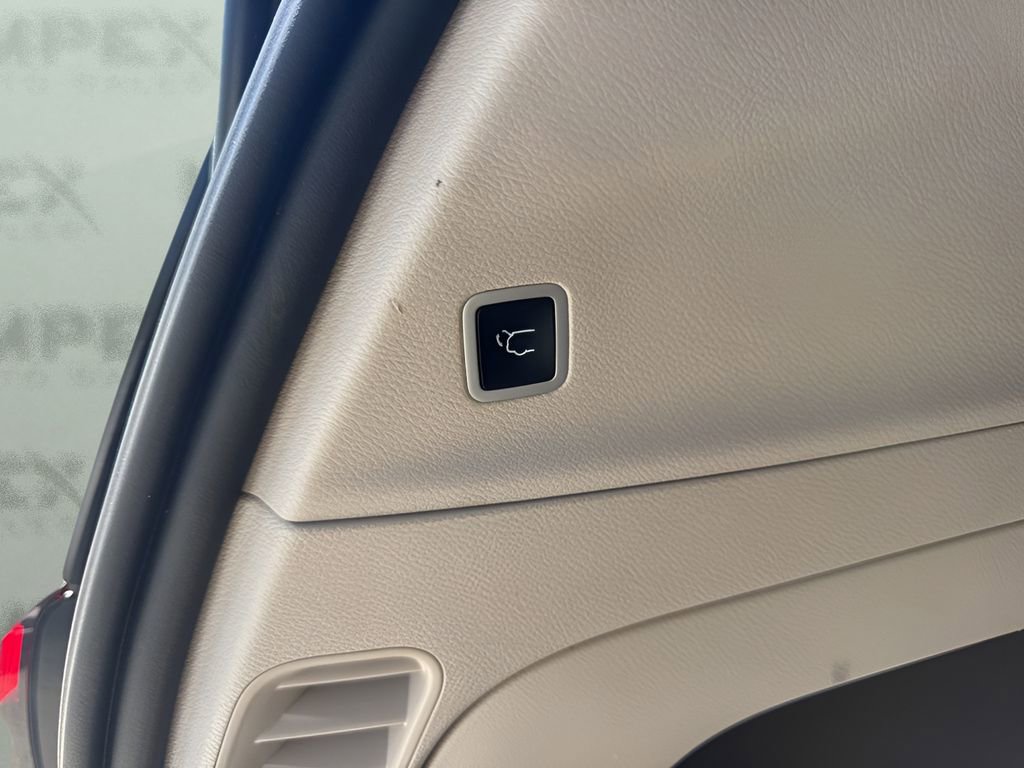 Used 2023 Chrysler Pacifica Touring-L image 30