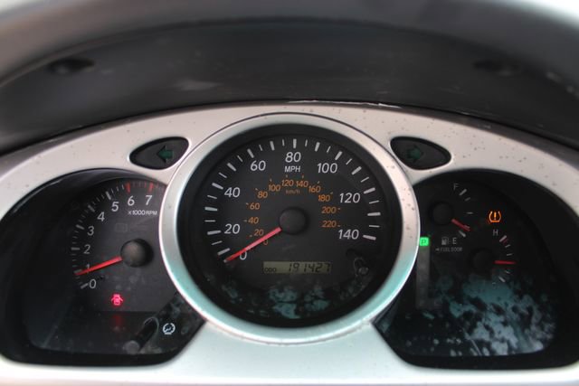 Used 2005 Toyota Highlander 4WD V6 w/ 3rd Row image 8