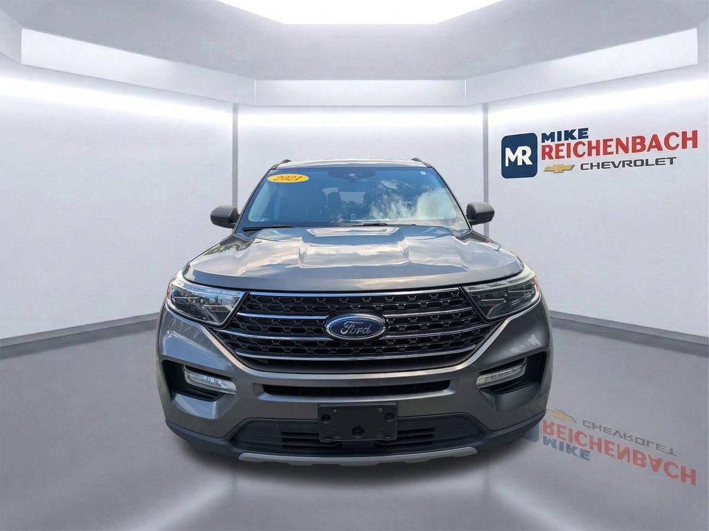 Used 2021 Ford Explorer XLT w/ Equipment Group 202A RWD image 10