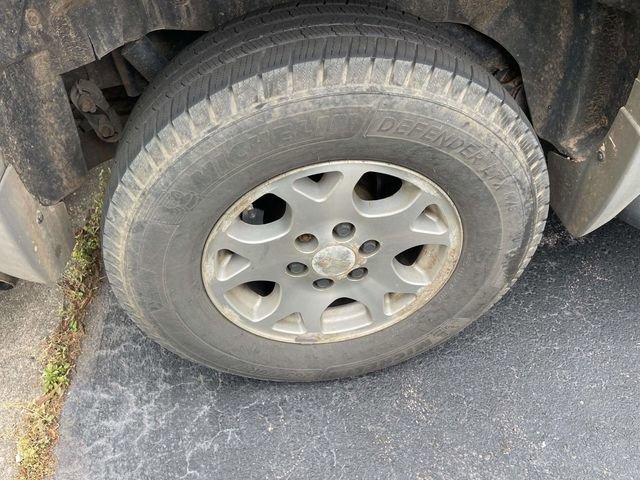 Used 2004 Chevrolet Suburban Z71 w/ Preferred Equipment Group AWD/4WD image 14