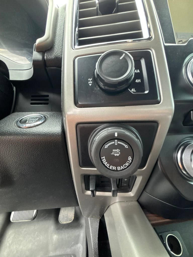 Used 2016 Ford F150 Lariat w/ Equipment Group 502A Luxury AWD/4WD image 25