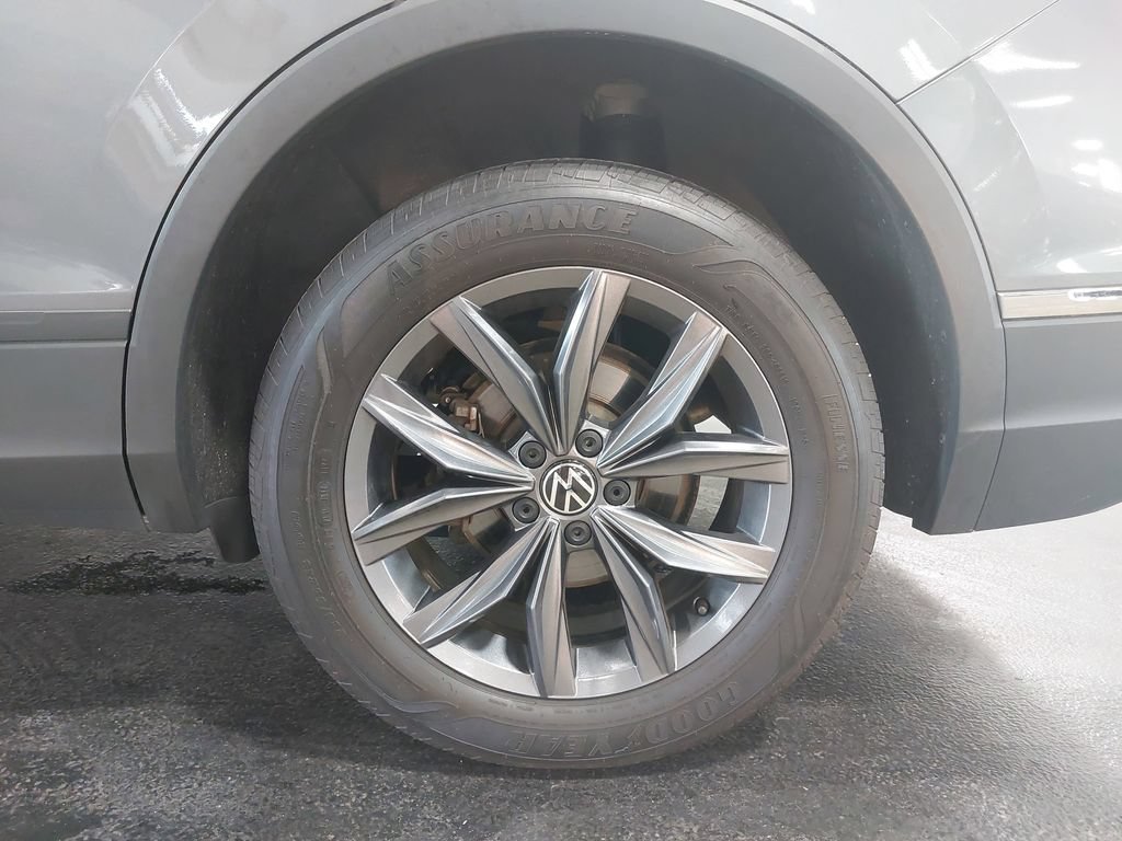 Used 2022 Volkswagen Tiguan SE AWD/4WD image 34
