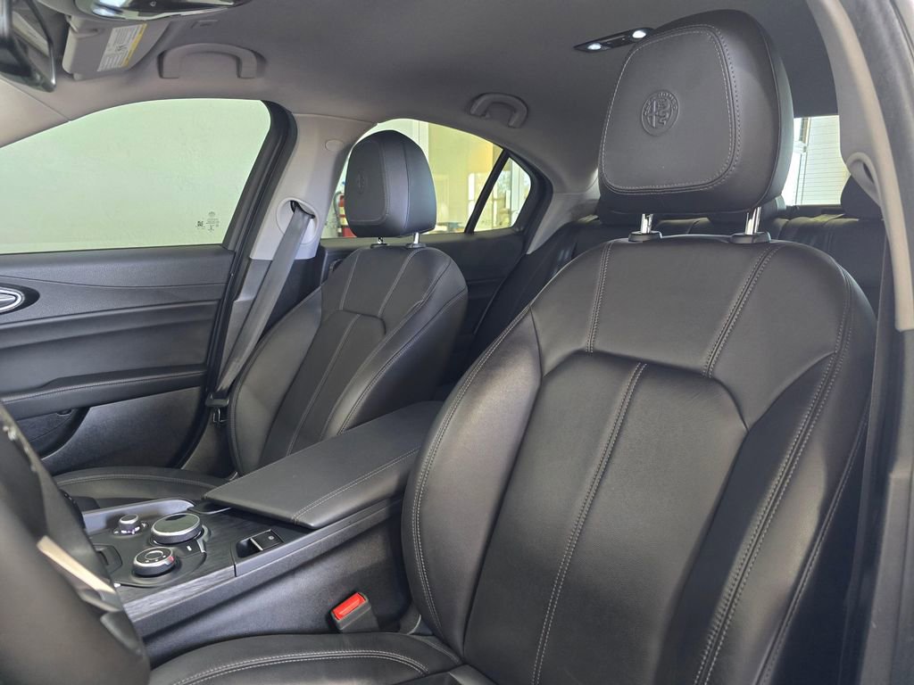 Used 2019 Alfa Romeo Giulia Sprint w/ Nero Edizione image 22