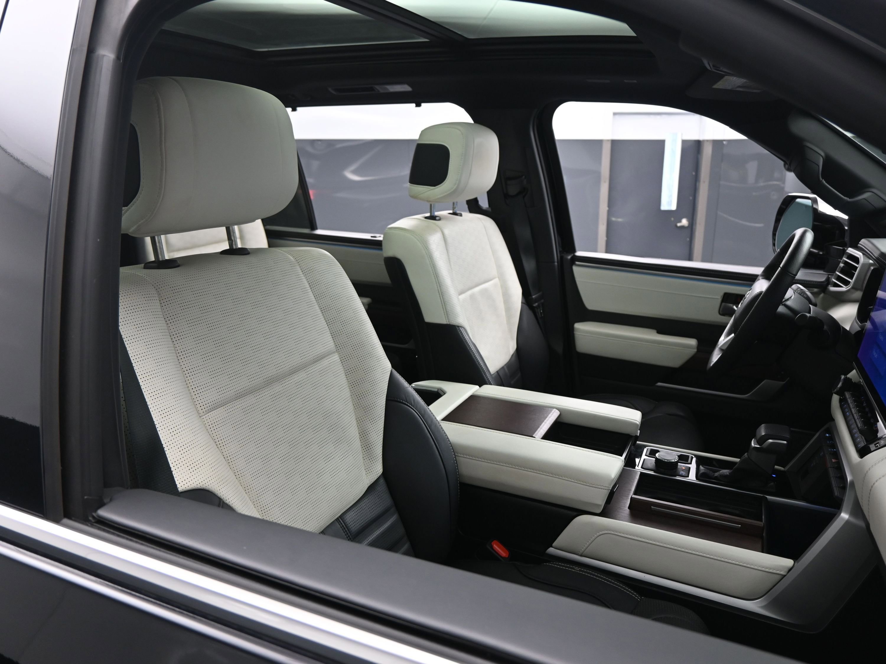 Certified 2024 Toyota Sequoia Capstone image 23