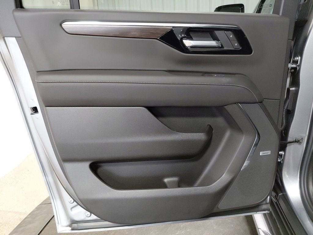 New 2026 Chevrolet Suburban Premier AWD/4WD image 17