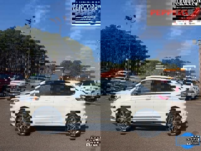 Used 2024 Ford Edge Titanium w/ Titanium Elite Package image 3