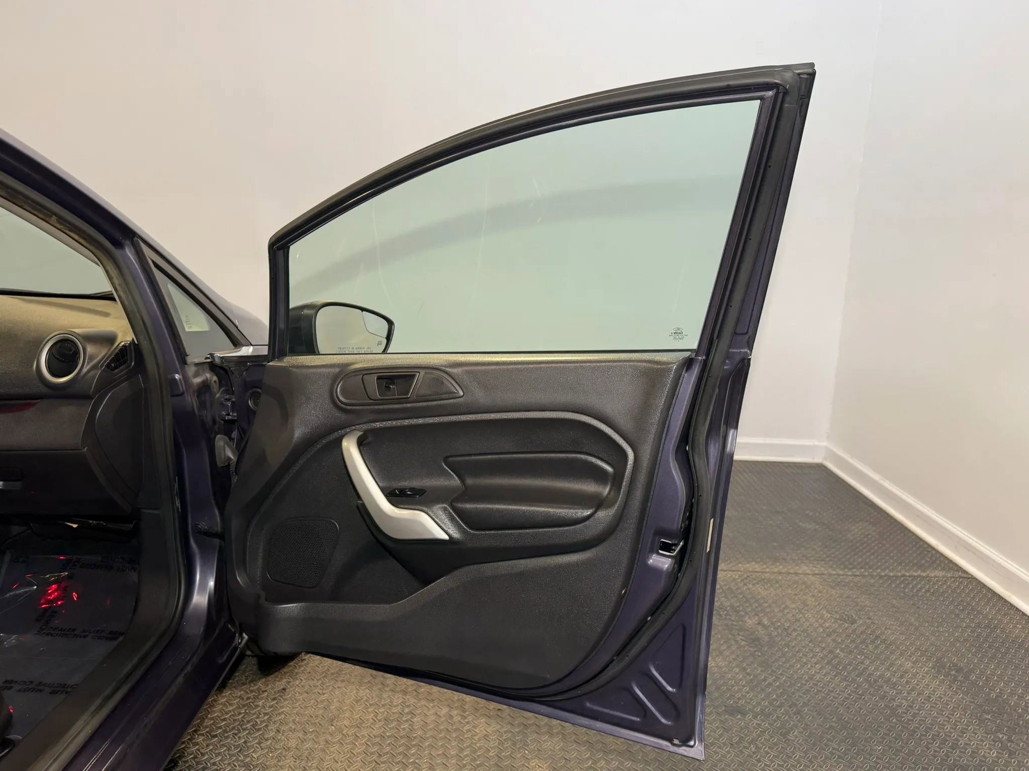 Used 2012 Ford Fiesta SES image 22