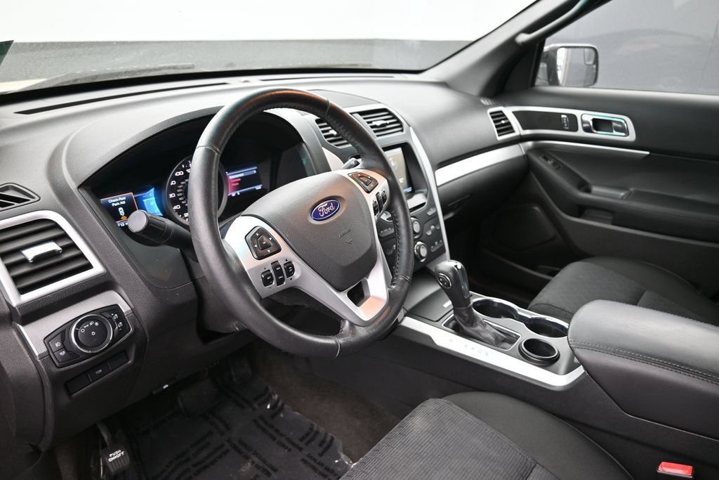 Used 2015 Ford Explorer XLT w/ Equipment Group 201B FWD image 20