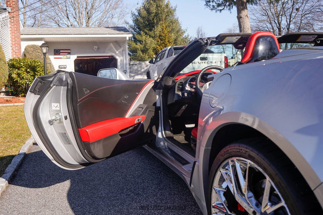 Used 2015 Chevrolet Corvette Z06 w/ 3LZ Preferred Equipment Group RWD image 33