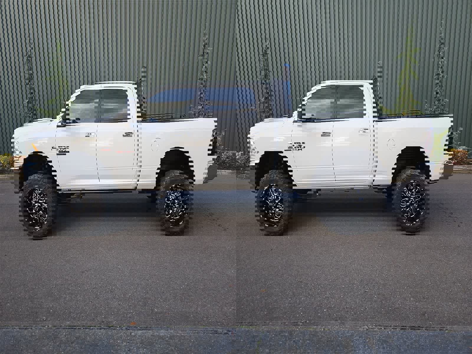 Used 2018 RAM 2500 SLT image 3