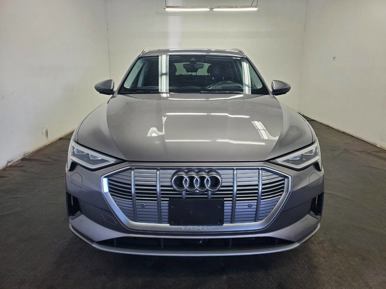 Used 2019 Audi e-tron Prestige w/ Prestige Package image 2