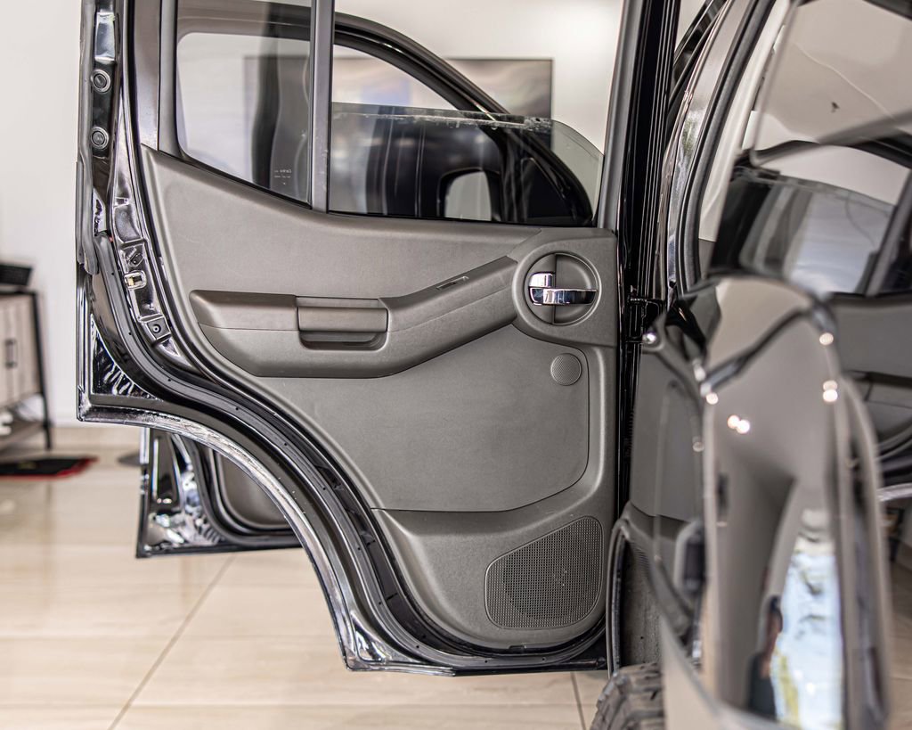 Used 2015 Nissan Xterra PRO-4X w/ Pro-4x Leather Package AWD/4WD image 33