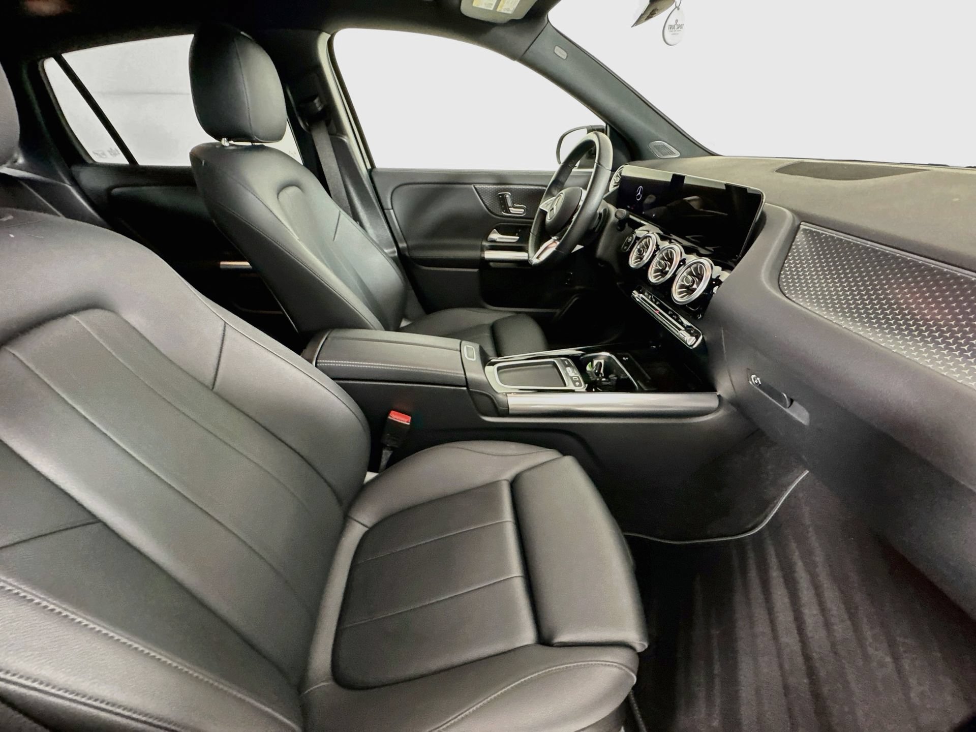 Certified 2025 Mercedes-Benz GLA 250 image 28