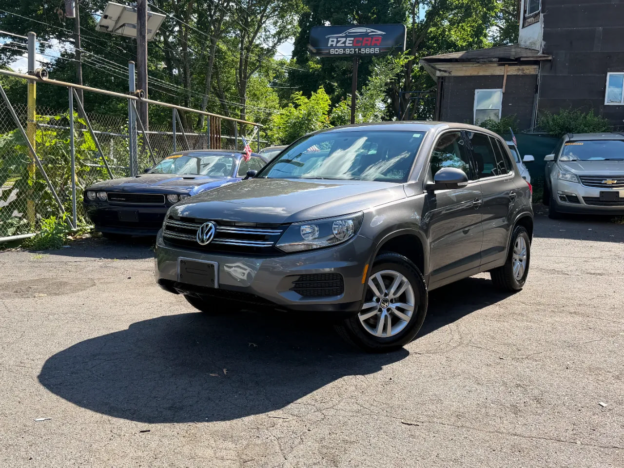 Used 2012 Volkswagen Tiguan LE FWD image 4