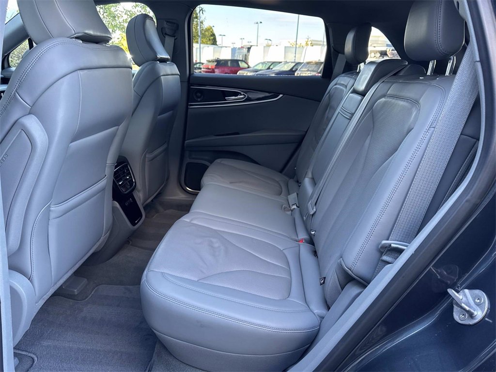 Used 2022 Lincoln Nautilus Reserve w/ Equipment Group 201A image 13