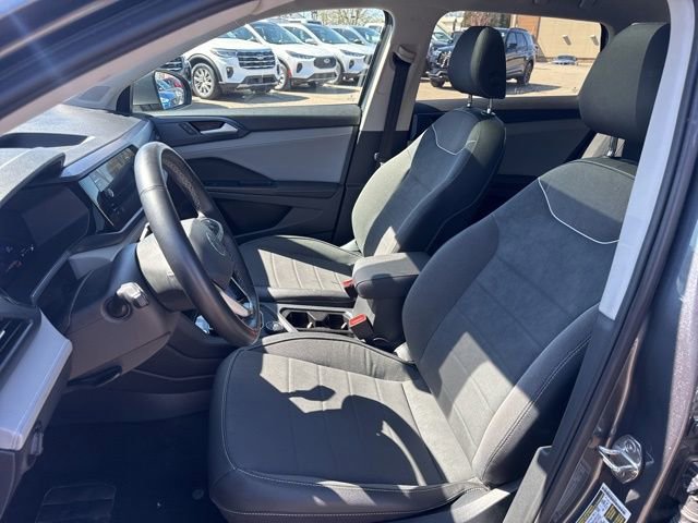 Used 2024 Volkswagen Taos SE image 11