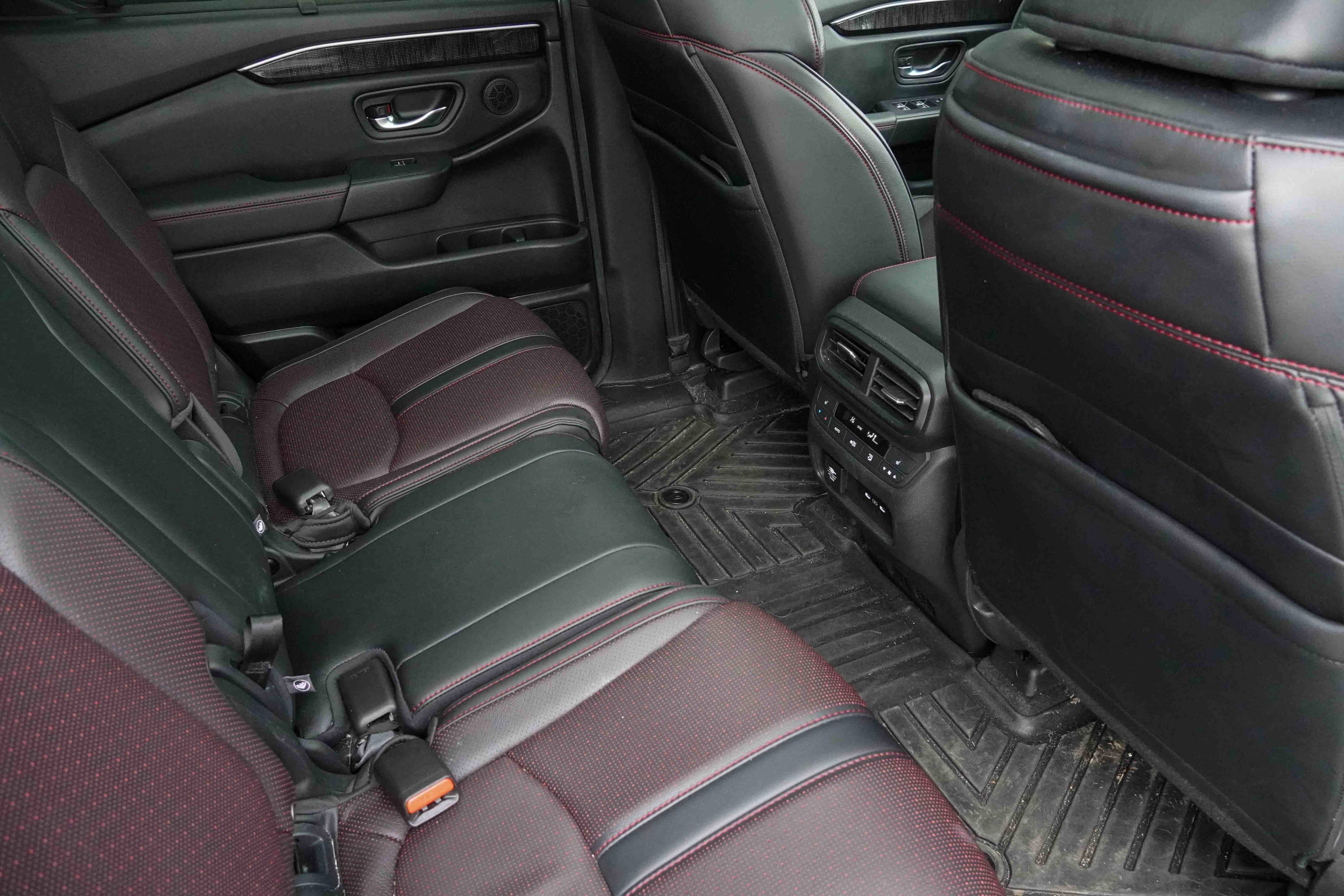 Used 2025 Honda Pilot Black Edition image 36