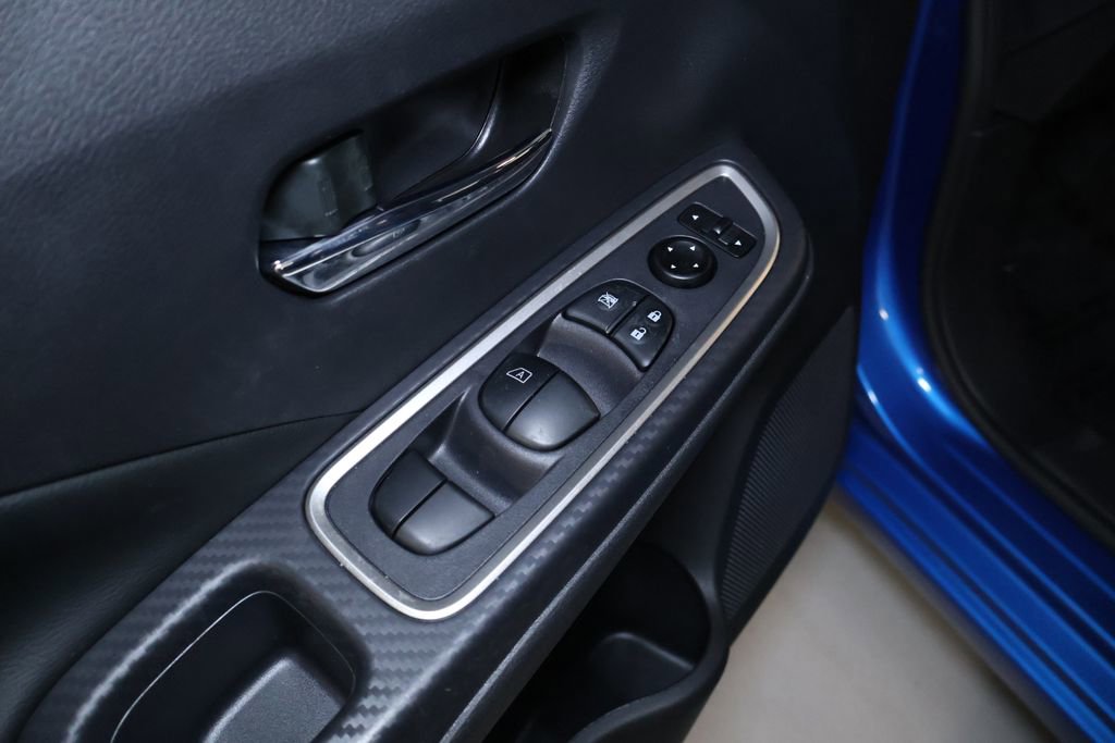 Used 2023 Nissan Versa SR w/ Trunk Package image 10