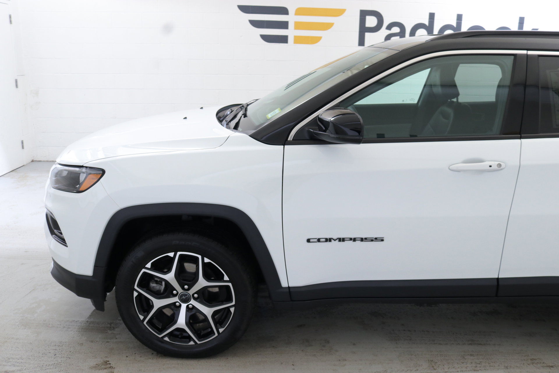 Used 2025 Jeep Compass Limited image 5