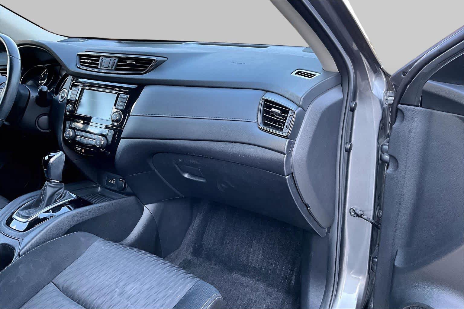 Used 2019 Nissan Rogue SV FWD image 16