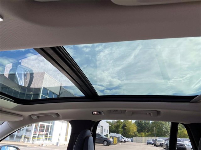 Used 2021 Volvo XC90 T6 Momentum w/ Advanced Package image 11