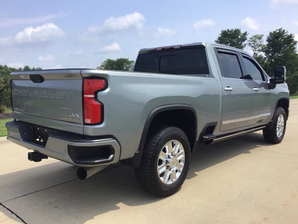 Used 2025 Chevrolet Silverado 2500 High Country w/ Technology Package AWD/4WD image 6