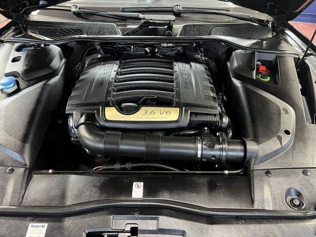 Used 2018 Porsche Cayenne Platinum Edition image 12