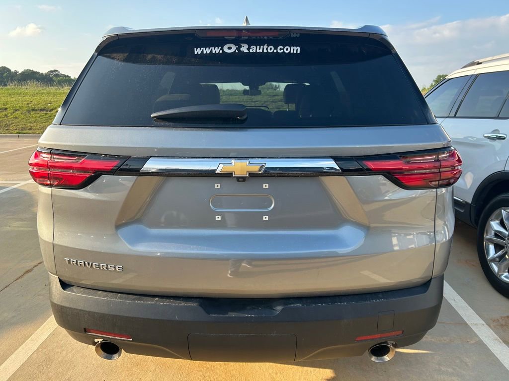 Used 2023 Chevrolet Traverse LS w/ Safety Package FWD image 9
