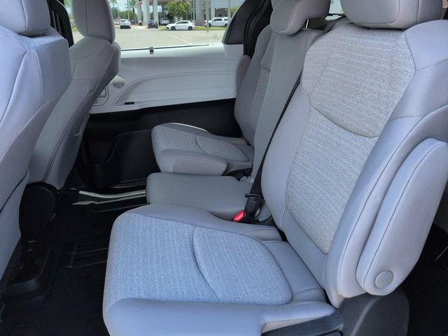 Certified 2026 Toyota Sienna LE FWD image 14