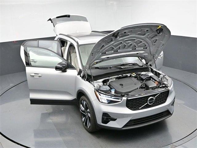 Used 2024 Volvo XC40 B5 Plus w/ Protection Package Premier image 48