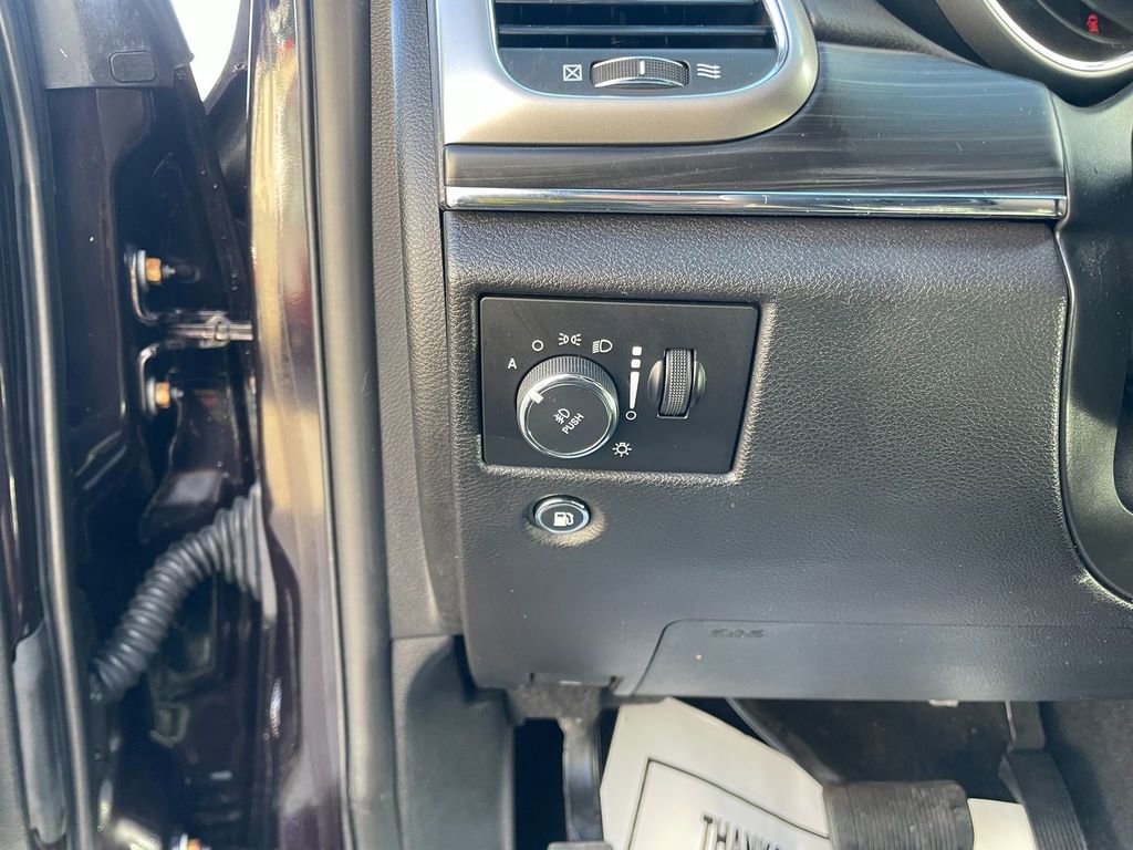 Used 2020 Jeep Grand Cherokee Limited w/ Premium Lighting Group AWD/4WD image 14