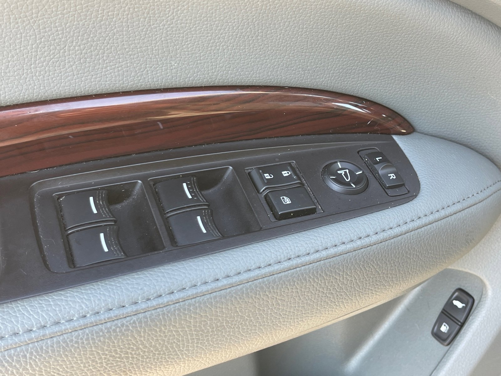 Used 2016 Acura MDX SH-AWD w/ Technology Package image 16