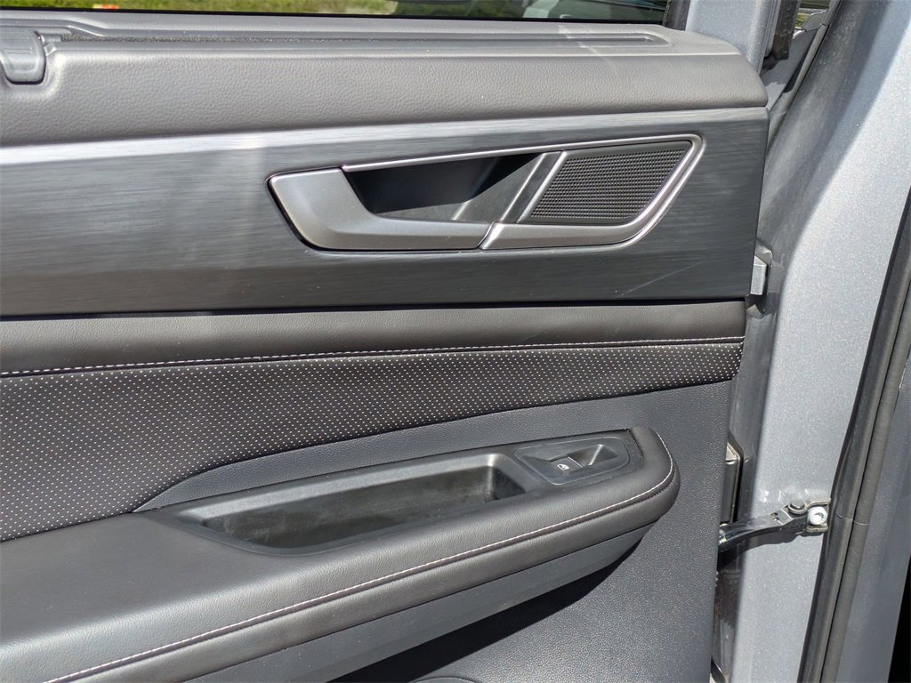 Used 2025 Volkswagen Atlas Cross Sport SE image 27