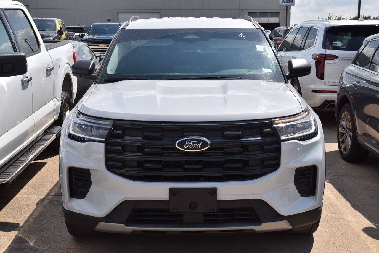 Certified 2026 Ford Explorer Active RWD image 3
