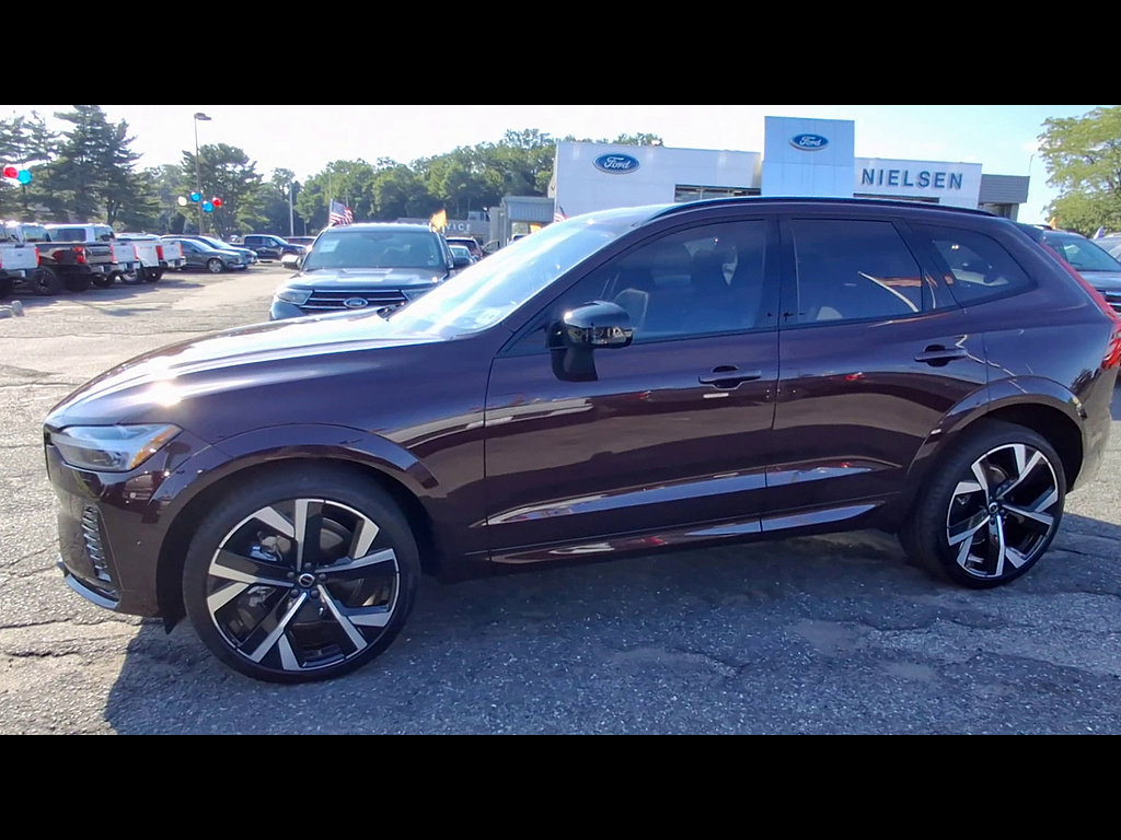 Certified 2025 Ford Explorer Active AWD/4WD image 4