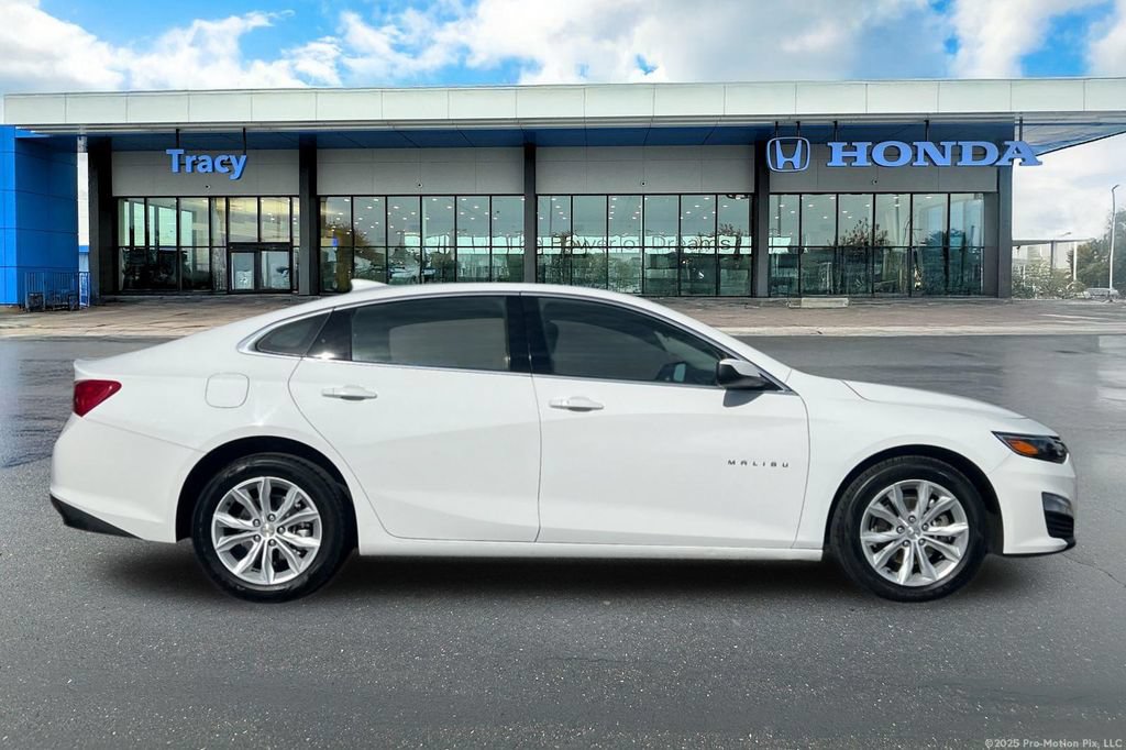 Used 2025 Chevrolet Malibu LT FWD image 4