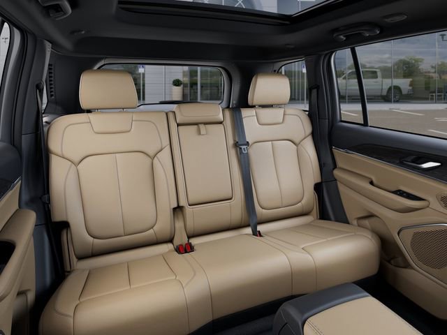 Used 2025 Jeep Grand Cherokee Limited w/ Black Appearance Package image 16