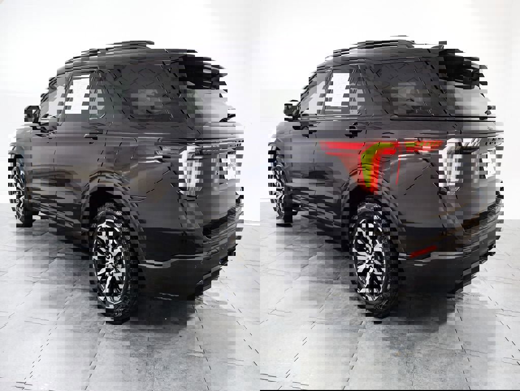 Certified 2025 Ford Explorer ST-Line image 4
