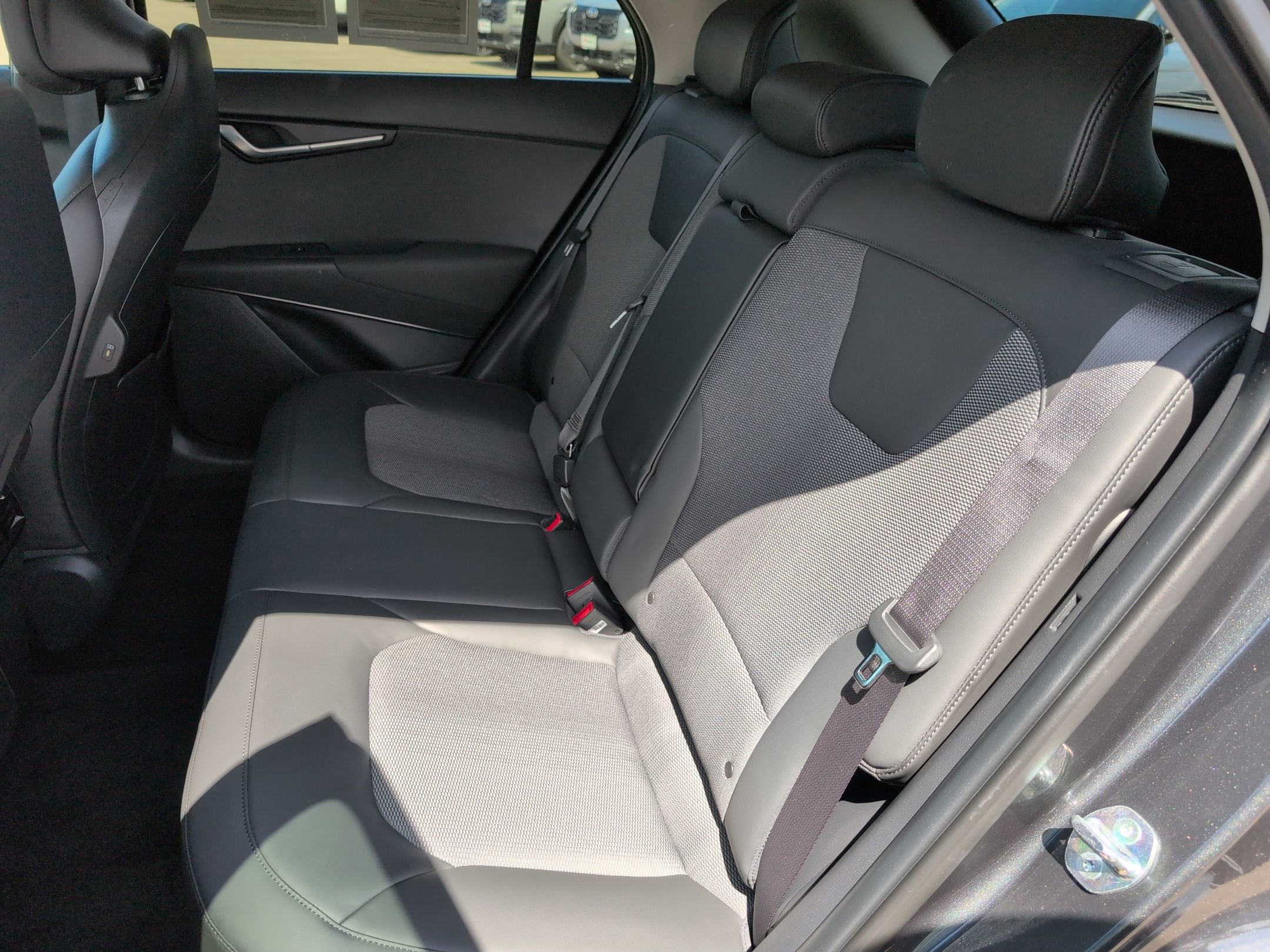 Used 2024 Kia Niro EX image 14