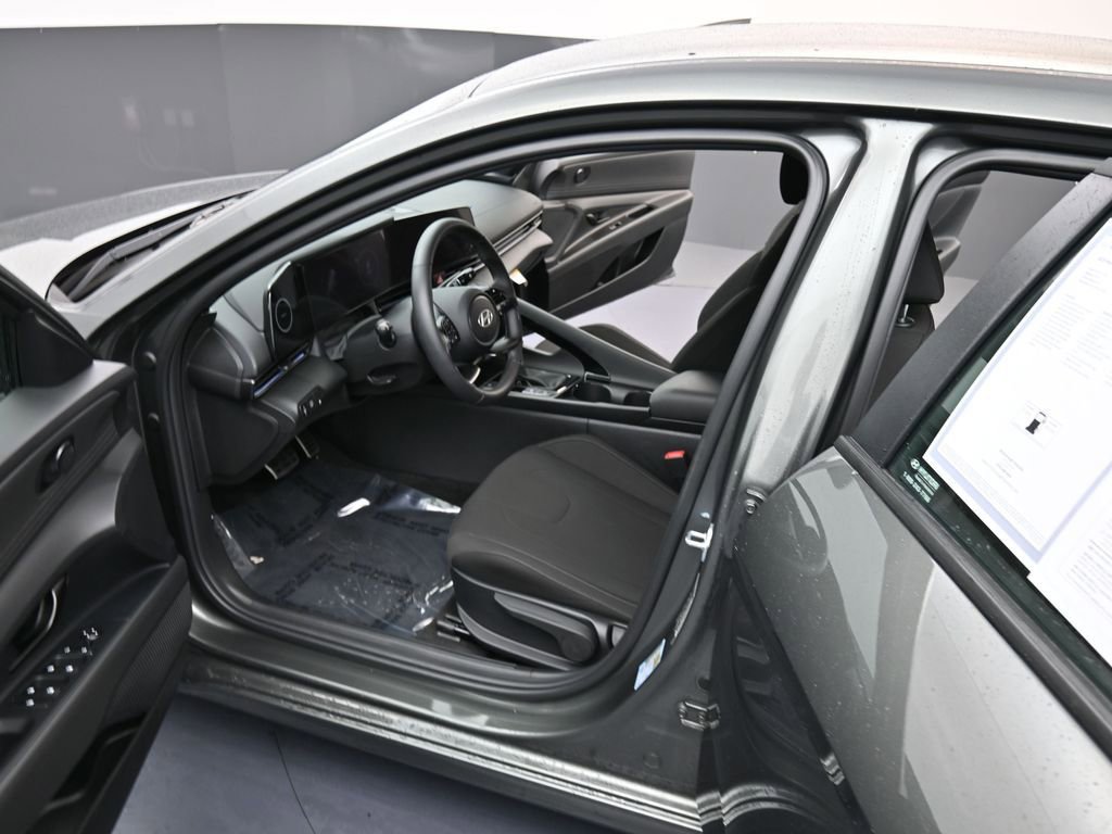 Certified 2025 Hyundai Elantra SEL image 12