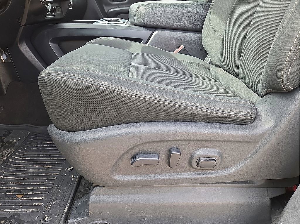 Used 2019 Nissan Titan SV w/ SV Convenience Package image 24